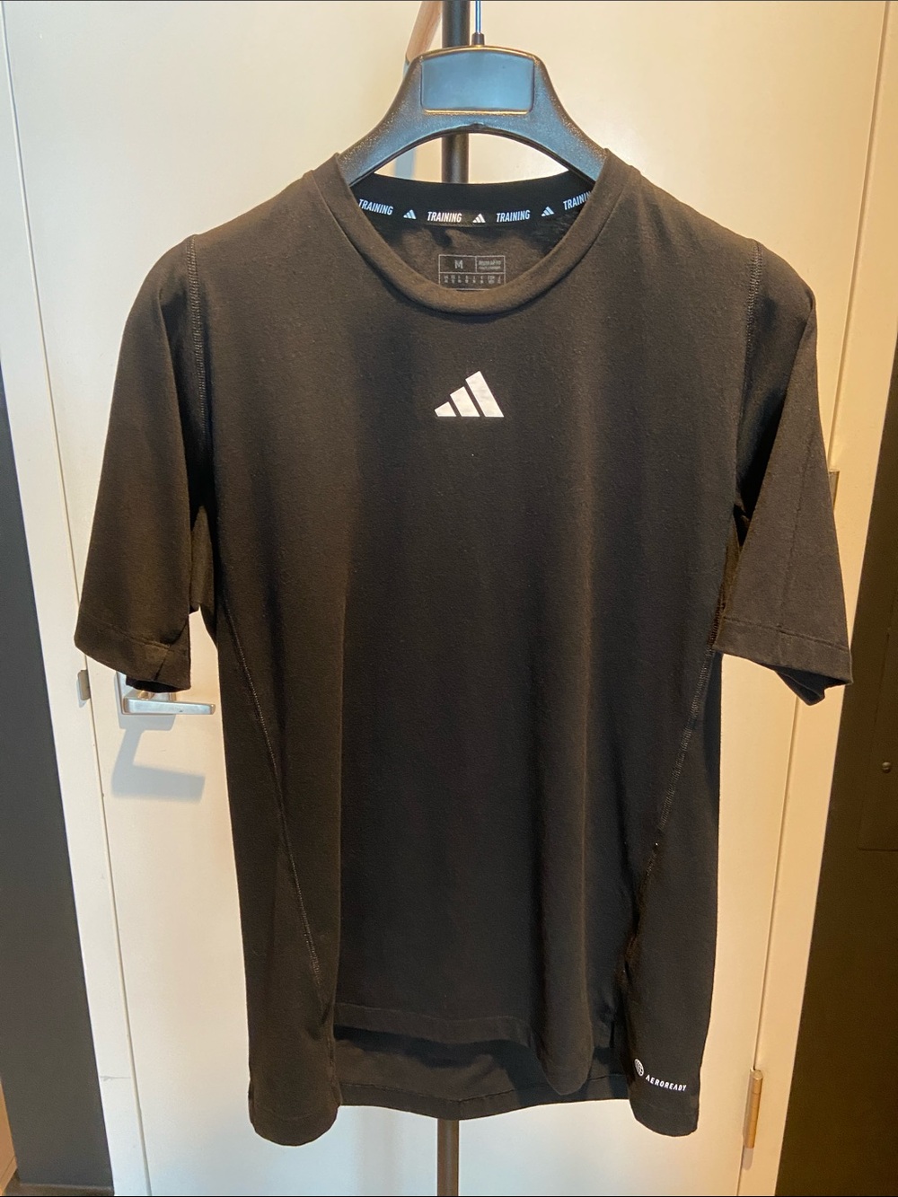 Black Men's Athletic Short-Sleeve Shirt with Gradient Logo